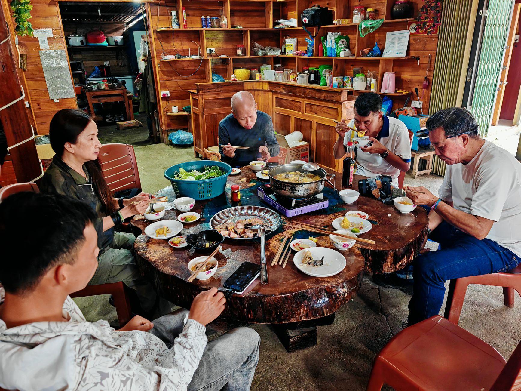 Illustration of How Different Cultures Developed Wildly Different Table Manners Over Time
